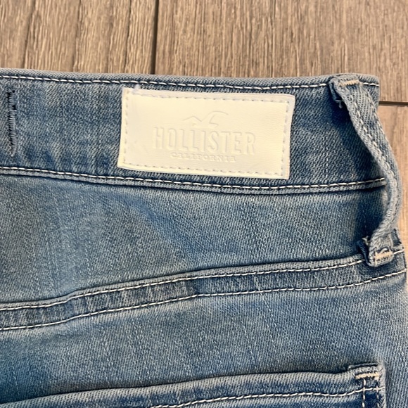 Hollister High Rise Flare Jeans Split bottom- Size 3S- W26 L29- BRAND NEW- NWT - Picture 6 of 8